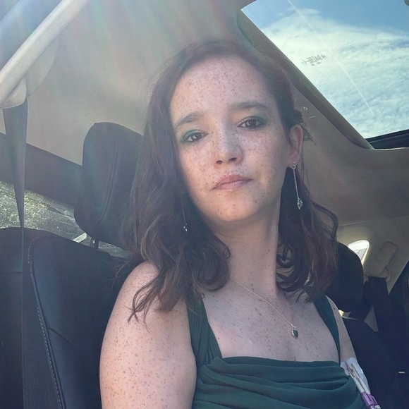 Meet your Posher, Sarah - Picture 1 of 1